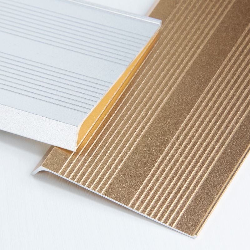 กระดานข้างก้นอะลูมิเนียมกาวตนเองป้องกันผนังตู้ครัว Baseboard